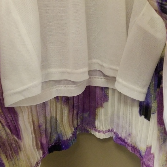 3/$15 Roz & Ali Cap Sleeve Floral Blouse - Small - Picture 4 of 8